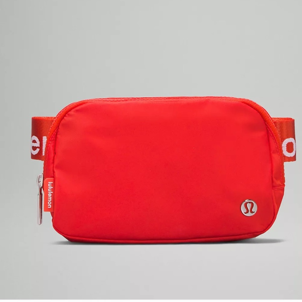 Lululemon Everywhere Belt Bag